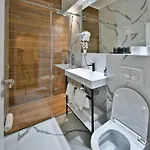 Luxury Galla In The Center Apartment
